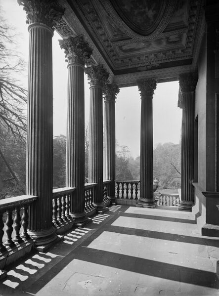 File:Chiswick House 4.jpg